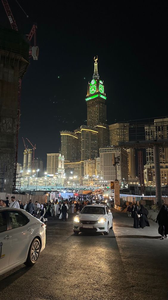 سيارات نقل معتمرين , نقل معتمرين من مكة الى المدينة : سيارات توصيل VIP مطار المدينة